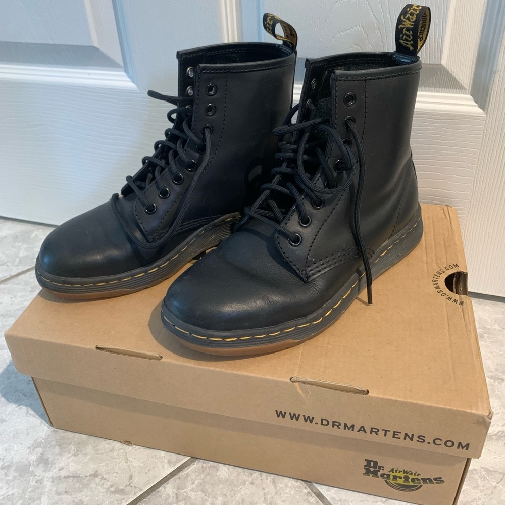 DR. MARTENS UK SIZING WOMEN COMBAT BOOT